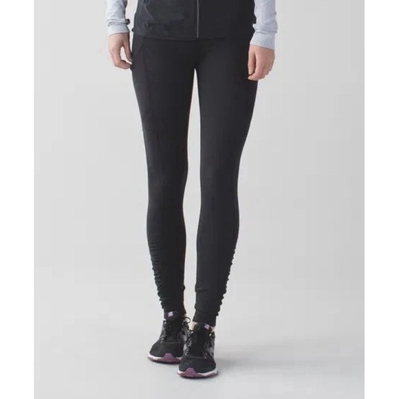 lululemon athletica Pants - Lululemon Mid Rise Speed Tight V in Heathered Black‎ Leggings Women's Size 4